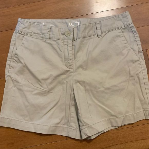 Ann Taylor Loft shorts. Khaki tan Size 4 excellent condition - Picture 1 of 3